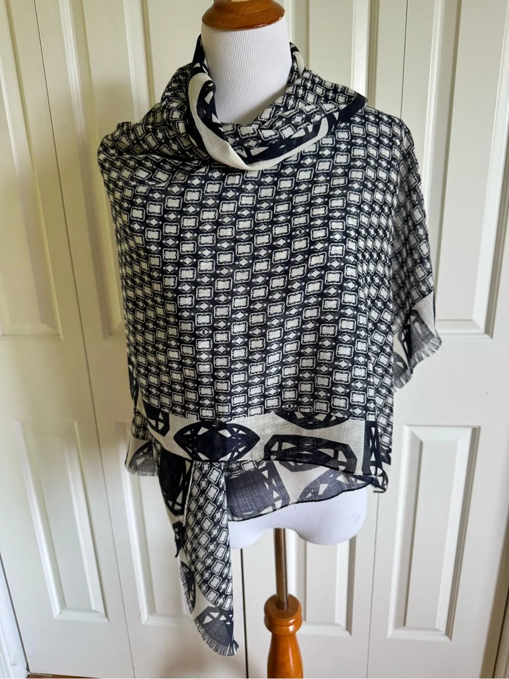ESCADA Sport Women Navy/White Scarf Mint